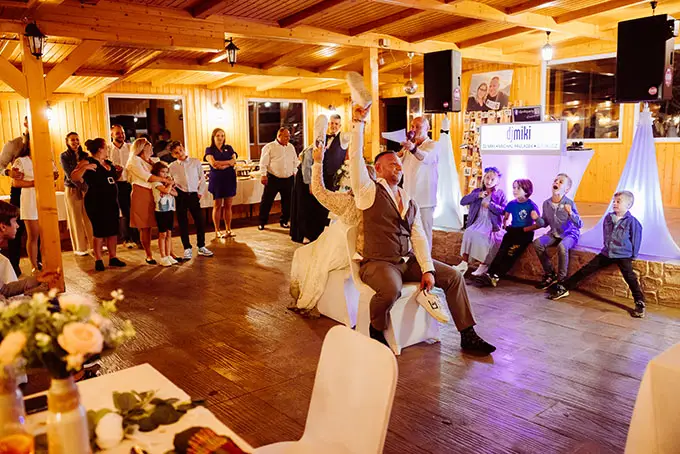 DJ a fotograf na oslavu
